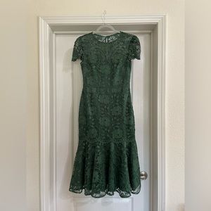 Gal meets glam forest green lace dress